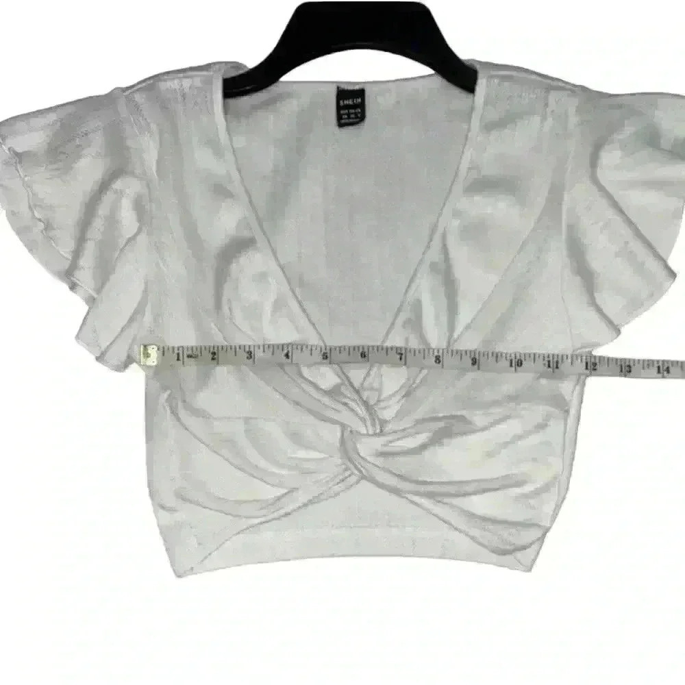 White ruffle sleeve crop top
By Shein Size: XS - Picture 4 of 5